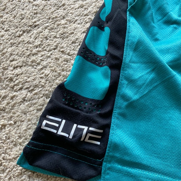Nike Elite basketball shorts Women’s Small - Picture 2 of 4